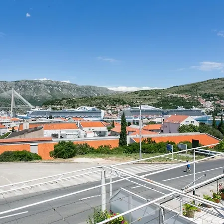 Πανσιόν Bridge View 4*