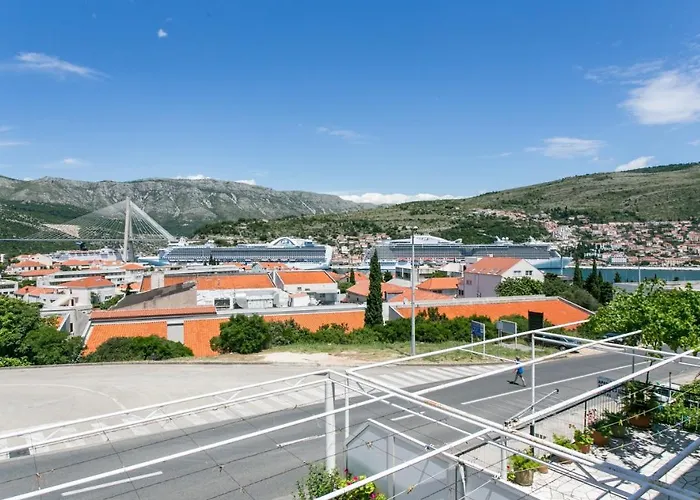 ゲストハウス Bridge View 3*